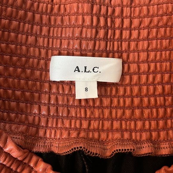 A.L.C. Bondi Pleated Elastic Pull-On Short in Russet Size 8 - Picture 4 of 8